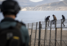 Marlaska pide parar la violencia en Ceuta y avala retornos