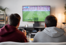 Entre universitarios, los amigos ganan a la prensa en videojuegos