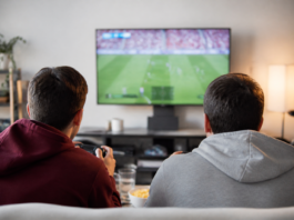 Entre universitarios, los amigos ganan a la prensa en videojuegos