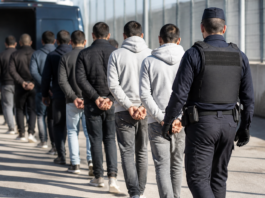 Once detenidos serán expulsados de España por ataque a militares