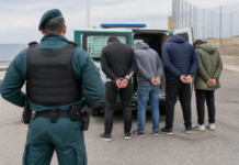 Cuatro detenidos en Ceuta tras apedrear a militares; un herido