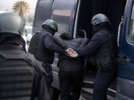 Cinco detenidos en Ceuta tras atacar a militares y policías