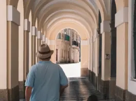Familia y emoción en el regreso del anciano de Cádiz image
