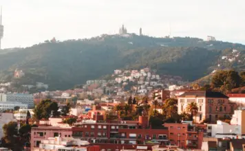 Sierra de Collserola estabiliza el incendio y permite volver image