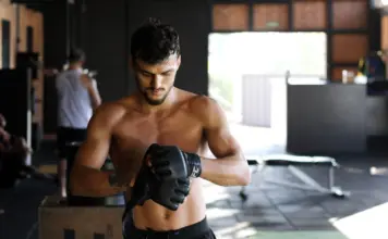 myktybek orolbai y su brutal caída en UFC 330 image