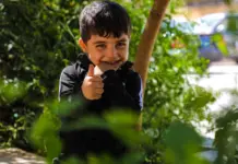 Niño de 4 años muere en un bombardeo en Gaza Niño de 4 años muere en un bombardeo en Gaza image