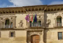 Palacio de la Zarzuela y el rojo que une a la Familia Real image