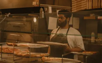 Pizza en Milwaukee deja un arresto tras una brutal agresión image