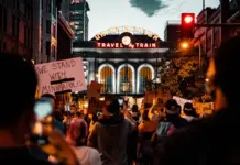 Jake Lang huye de una protesta anti ICE en Minneapolis image