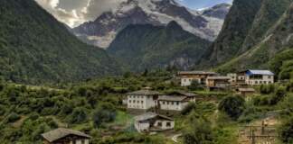 Nepal afronta una tragedia tras las riadas en la frontera image