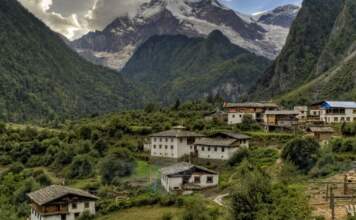 Nepal afronta una tragedia tras las riadas en la frontera image