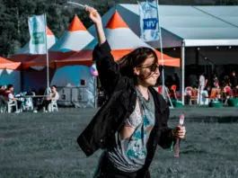Sabrina sorprende en Coachella y sigue dando que hablar image