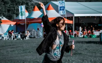 Sabrina sorprende en Coachella y sigue dando que hablar image