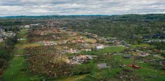 Antromero queda marcado por el tornado y sus destrozos image