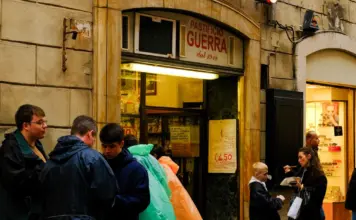 Alfonso Guerra alerta del desgaste del consenso constitucional image