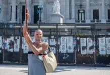 Ana Vázquez abandona el Congreso tras mostrar gas pimienta image