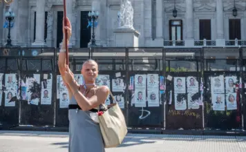 Ana Vázquez abandona el Congreso tras mostrar gas pimienta image
