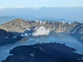 Volcan Krakatoa erupcion y su impacto en los vuelos image