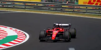 Charles Leclerc queda fuera tras un brutal accidente en Monza image