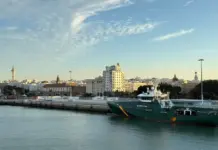 Cuatro expulsados tras agredir a guardias en Ceuta Cuatro expulsados tras agredir a guardias en Ceuta image