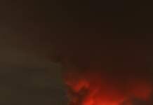 Krakatoa sorprende con una erupción visible a gran distancia image