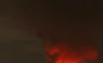 Krakatoa sorprende con una erupción visible a gran distancia image
