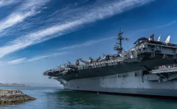 USS Abraham Lincoln (CVN 72) sorprende tras su misión image