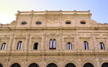 Alcalde de Sevilla suspende su agenda tras indisposición image