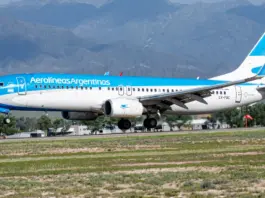 Aerolíneas Argentinas vuelve a Ezeiza tras una explosión image