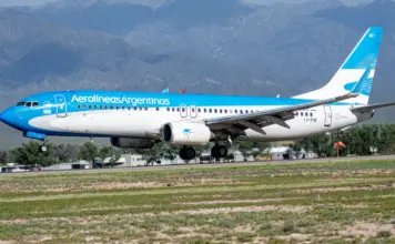 Aerolíneas Argentinas vuelve a Ezeiza tras una explosión image