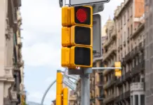 Baliza V27 DGT qué significa y cómo afectará al coche Baliza V27 DGT qué significa y cómo afectará al coche image