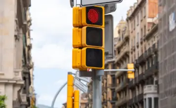 Baliza V27 DGT qué significa y cómo afectará al coche image