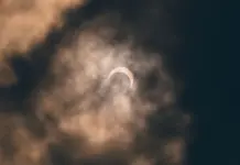 Eclipse solar de 2026 deja imágenes y consejos clave Eclipse solar de 2026 deja imágenes y consejos clave image
