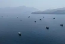 Ormuz se tensa mientras EEUU bombardea Irán y el Brent sube