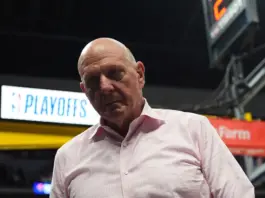 La NBA suspende un año a Ballmer y revela su favor a Kawhi