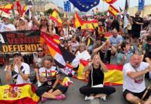 Ceuta protesta por sus niños y España deporta a 21 migrantes