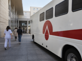 El SCS lleva una unidad móvil de sangre a este hospital