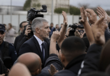 Marlaska llega a Ceuta entre abucheos, insultos y gritos