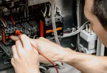 La IA dispara el empleo de técnicos electricistas e ingenieros
