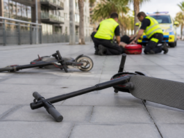 Choque entre dos patinetes deja dos heridos en Gran Canaria