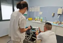 Cuenca equipa 52 consultorios con tecnología cardíaca para urgencias