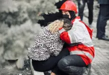 Civiles iraníes atrapados entre represión y ataques de EEUU