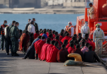 Sindicatos policiales alertan del caos al trasladar inmigrantes