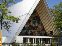 Shigeru Ban y la catedral de cartón que aún sorprende