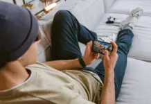Videojuegos móviles: la adicción aumenta el dolor de cuello y codo