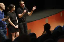 Moscas: cuando una mosca convierte lo cotidiano en poesía