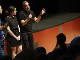 Moscas: cuando una mosca convierte lo cotidiano en poesía