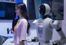 La primera escuela de robots gradúa a sus alumnos en China