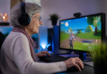La streamer de 78 años que rompió un récord Guinness en Fortnite