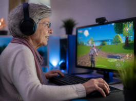 La streamer de 78 años que rompió un récord Guinness en Fortnite